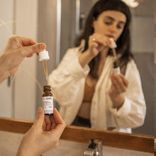 Cargar imagen en el visor de la galería, 007 lifting up EYE ELIXIR - Olive Tree People  007 lifting up EYE ELIXIR