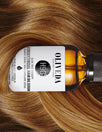 Vista horizontal del sérum capilar H90 hidroxitirosol mostrando frasco ámbar con cuentagotas sobre cabello castaño ondulado
